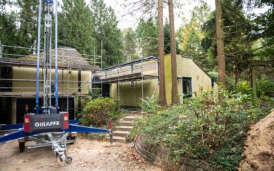 Plaatsen bouwkraan en bouwsteigers
